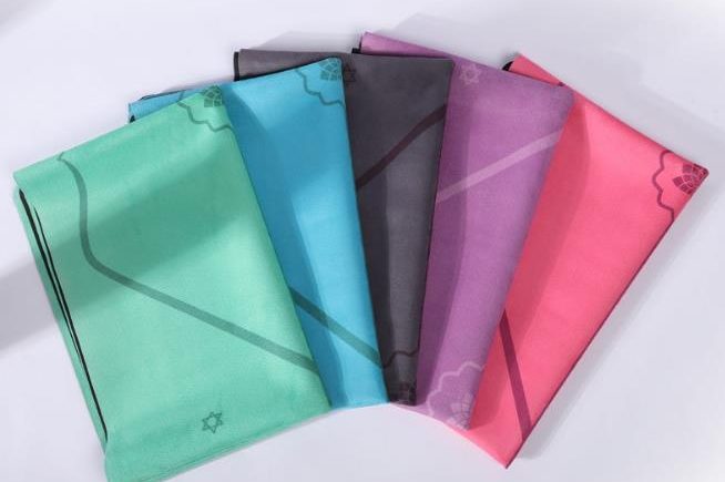 Folding rubber suede yoga mat (1)