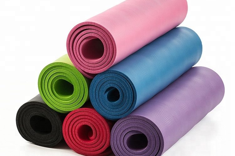 Thick yoga mat with strap (1)