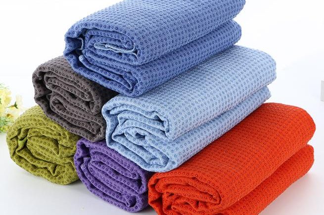 Microfiber sweat-absorbent yoga towel (1)