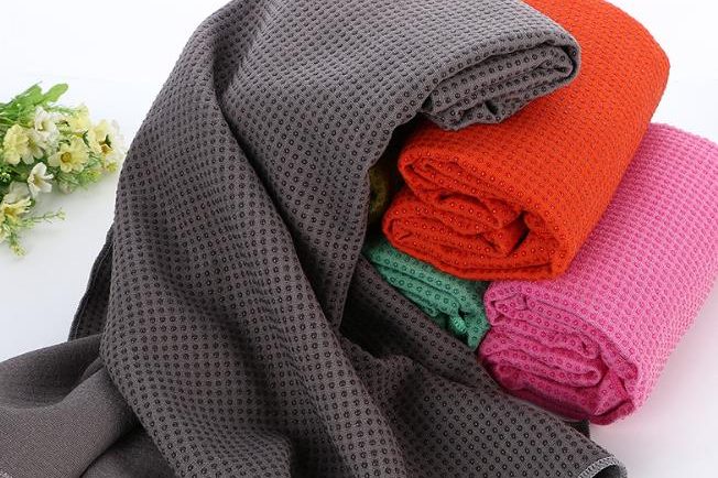 Microfiber sweat-absorbent yoga towel (2)
